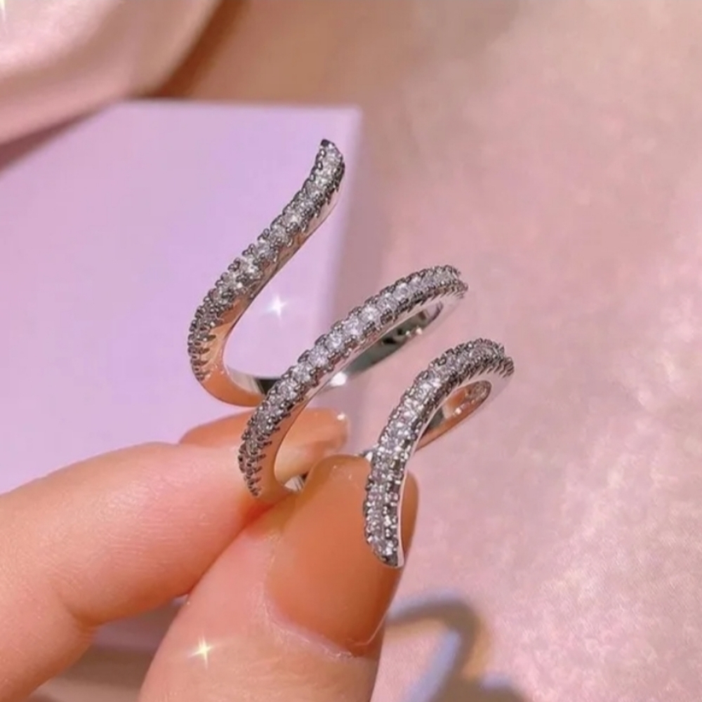 UNIQUE!!  SILVERY STUNNER!! & Adjustable!